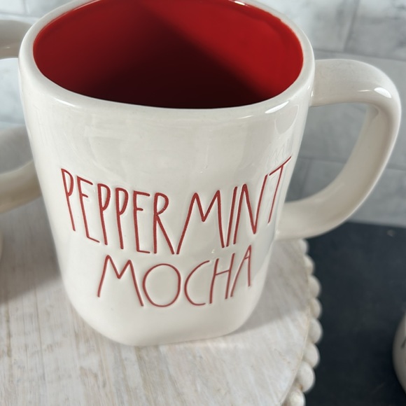 Sealed NWT Rae Dunn Christmas mug set of 2 peppermint mocha &peppermint kisses - Picture 3 of 4
